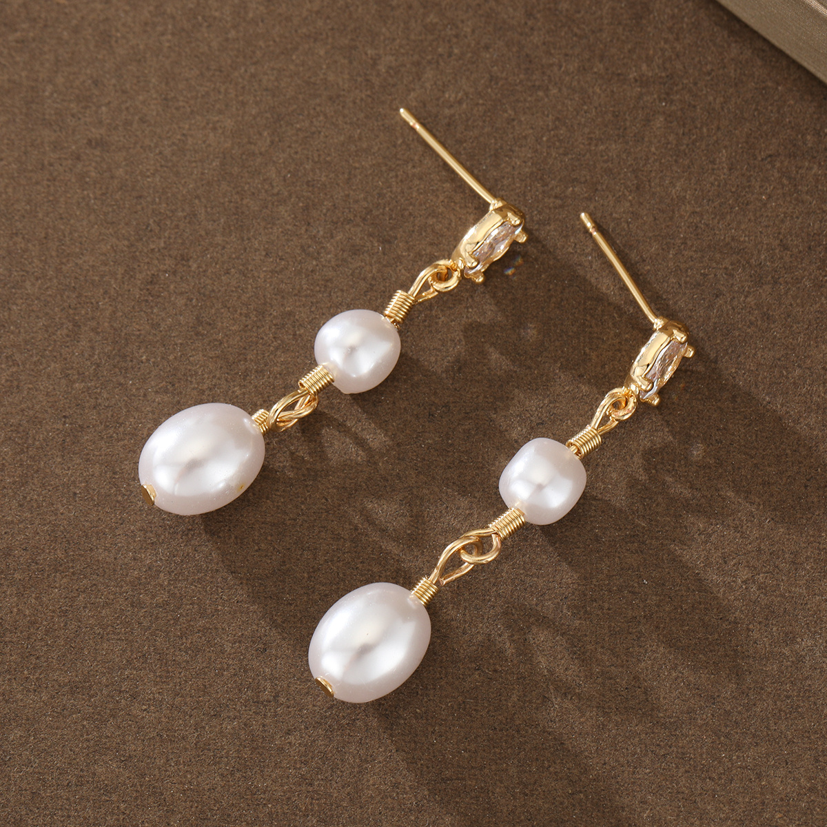 Women's French-Style Claw-Setting Earrings with Synthetic Zirconia